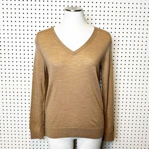 Banana Republic | 100% Merino Wool V-Neck Lightweight Sweater in Camel Tan Sz. M